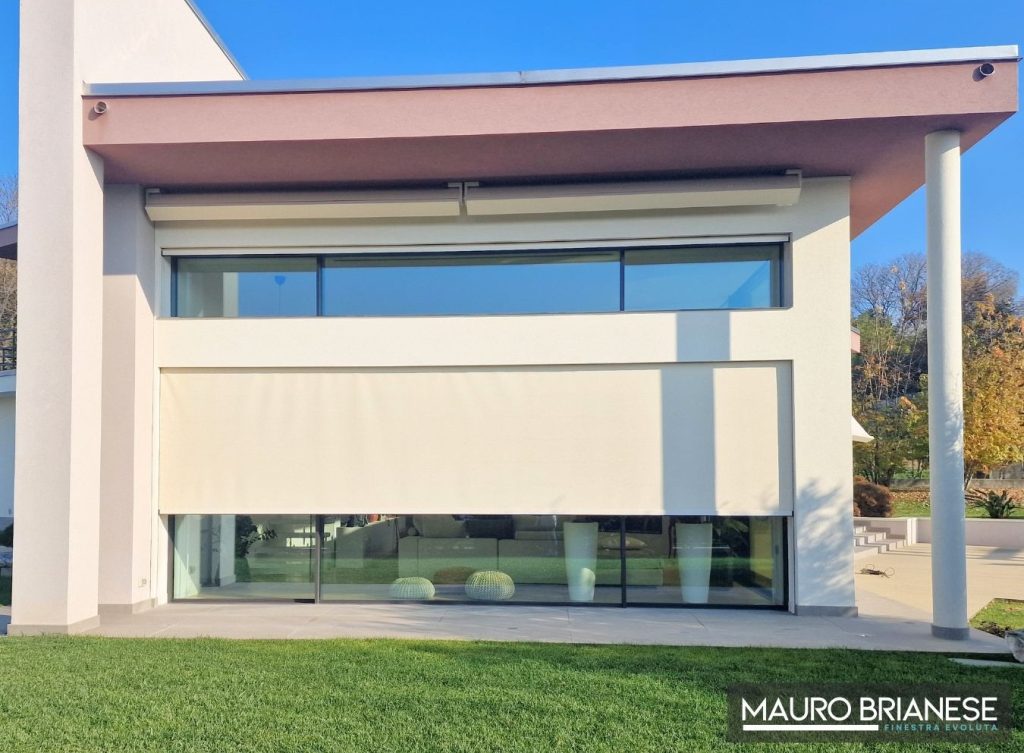 Le grandi vetrate moderne valorizzano l'architettura,  ma richiedono una progettazione accurata per 
evitare dilatazioni termiche